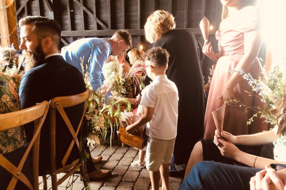 Pageboy giving confetti
