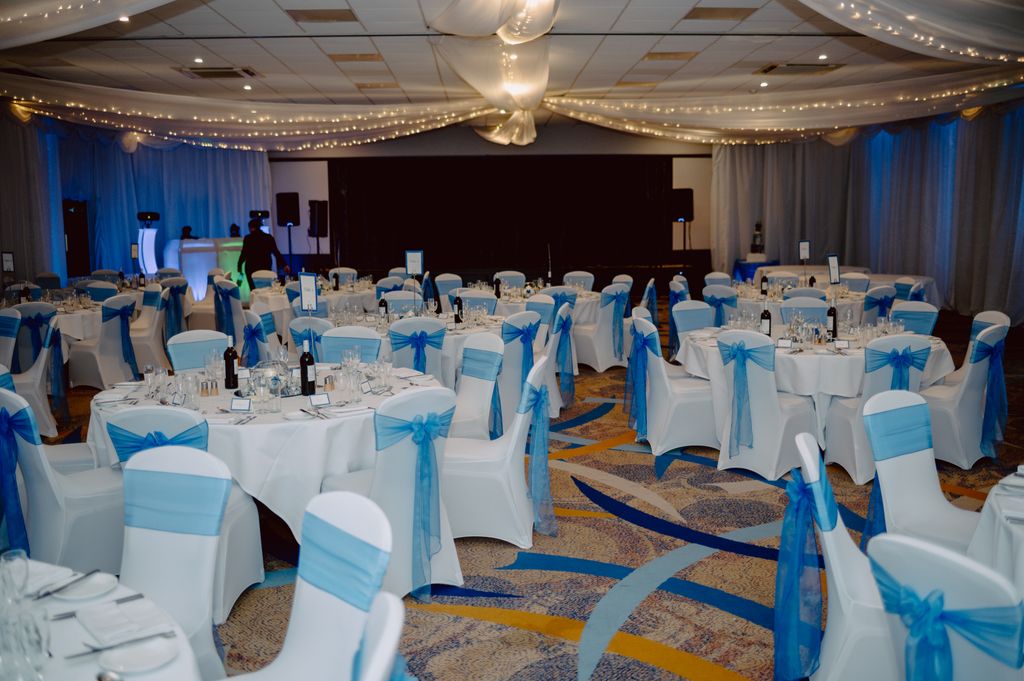 Blue and white wedding decor