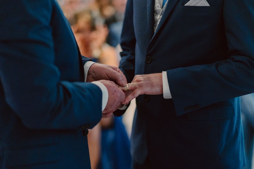 Tom and Andrew exchanging rings